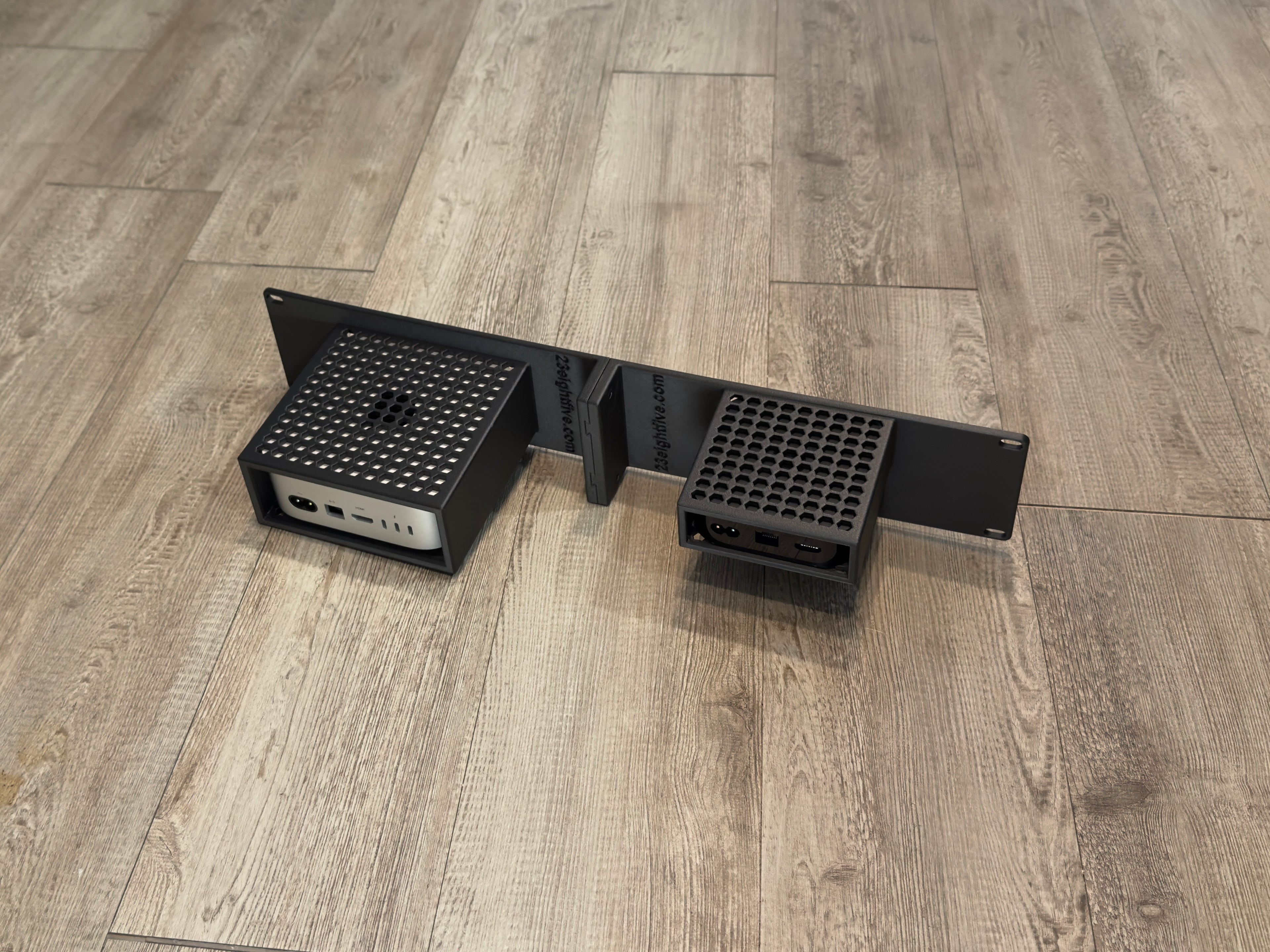 Apple M4 Mac Mini, Apple TV 4K & Comet Pro Carbon Fiber 2U Rack Mount