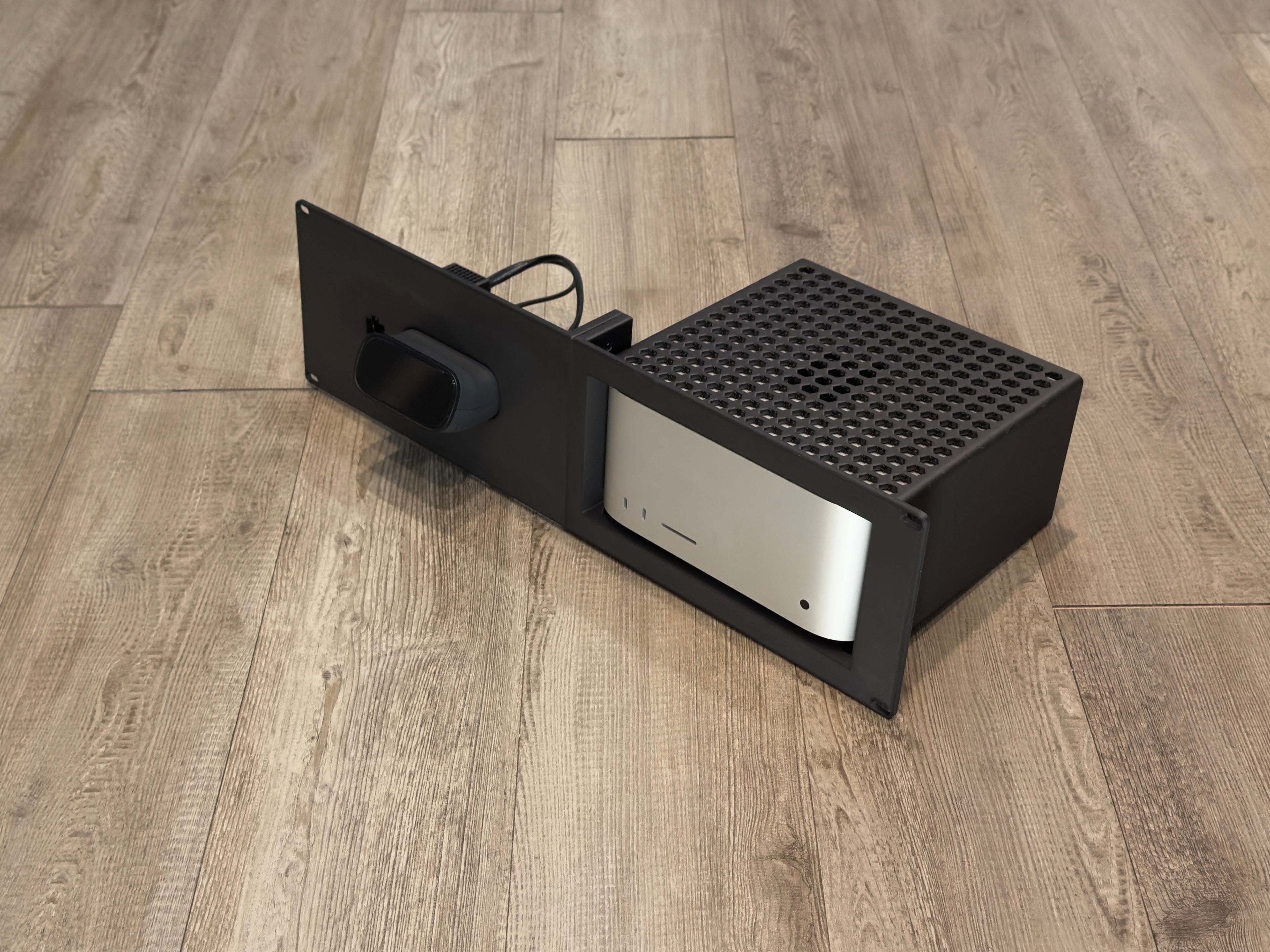 Mac Studio GL.iNet Comet Pro KVM 3U Rack Mount