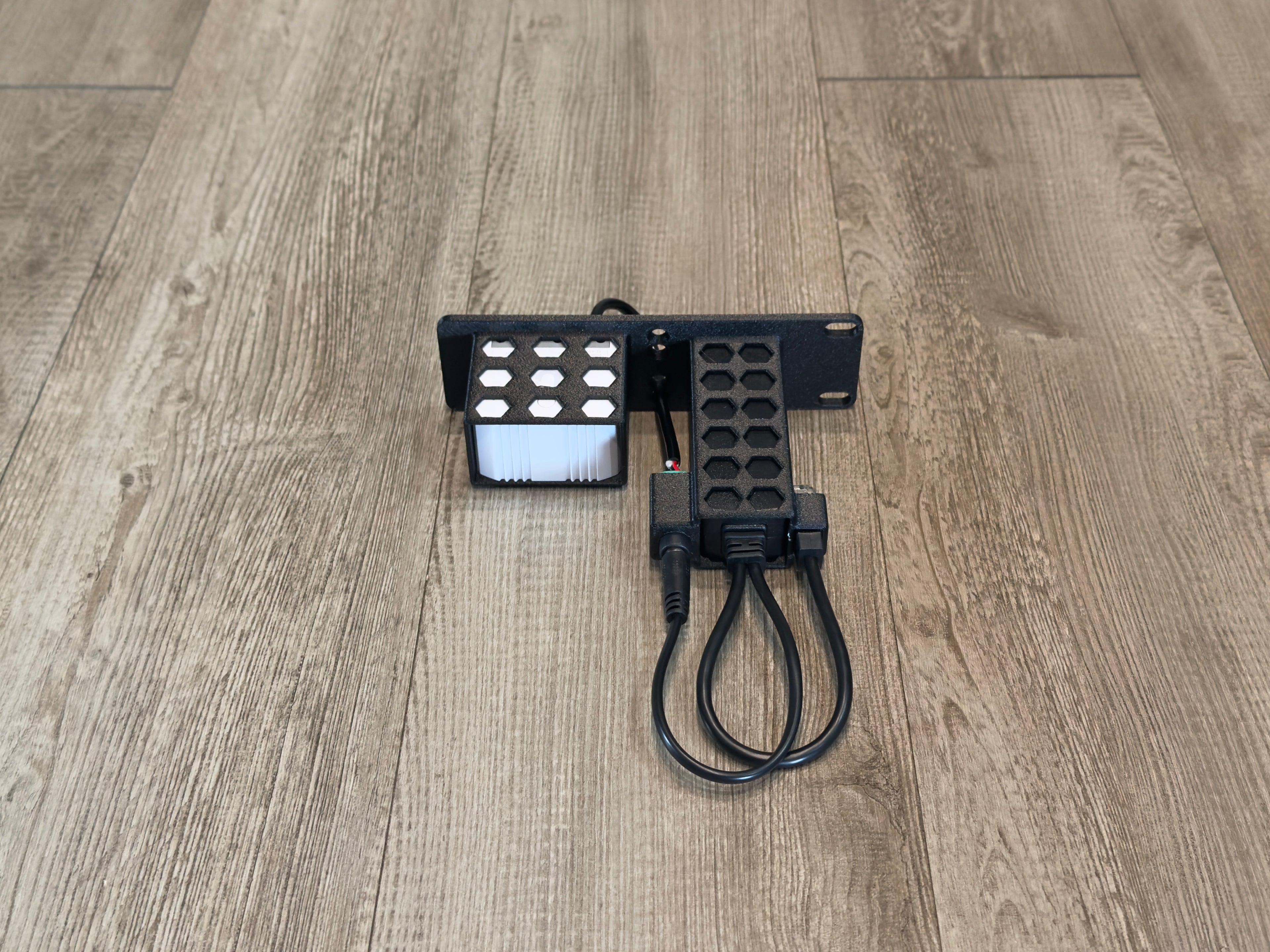 Ubiquiti Relay 1U Rack Mount PoE Injector Carbon Fiber USL Relay