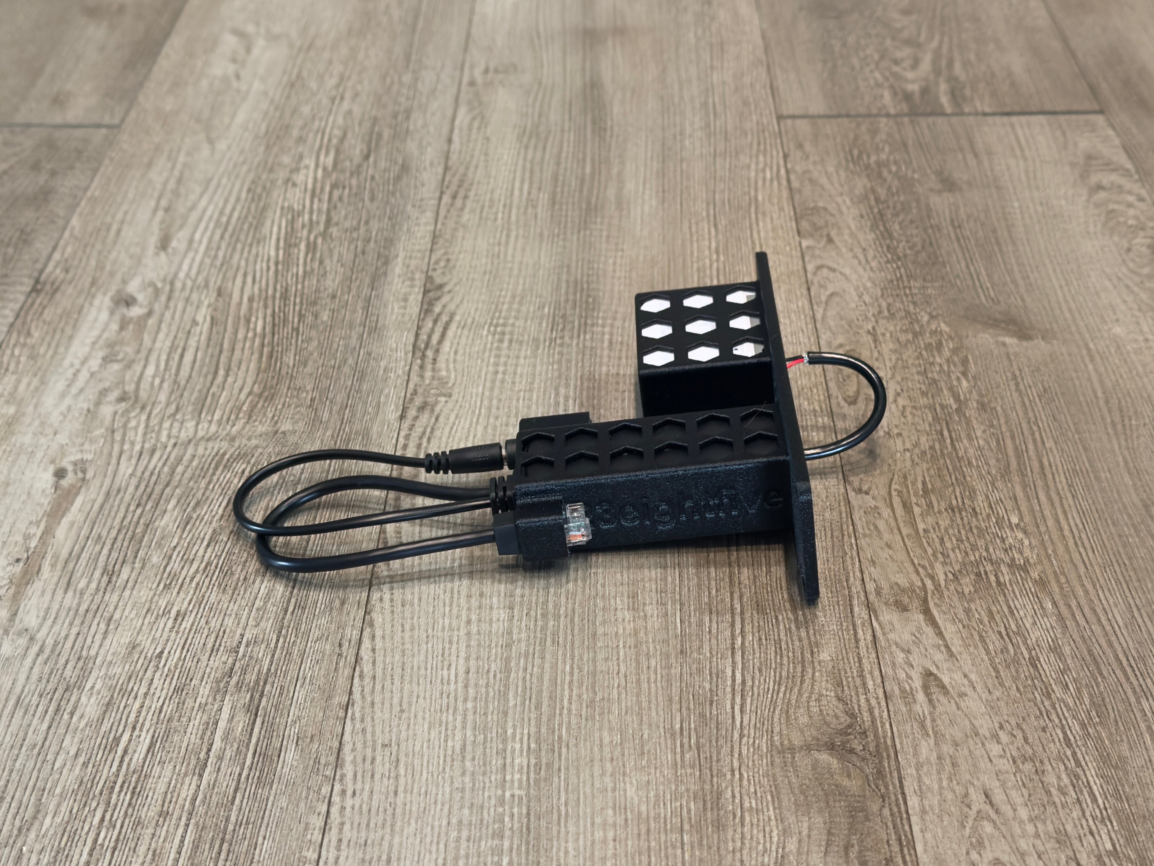 Ubiquiti Relay 1U Rack Mount PoE Injector Carbon Fiber USL Relay