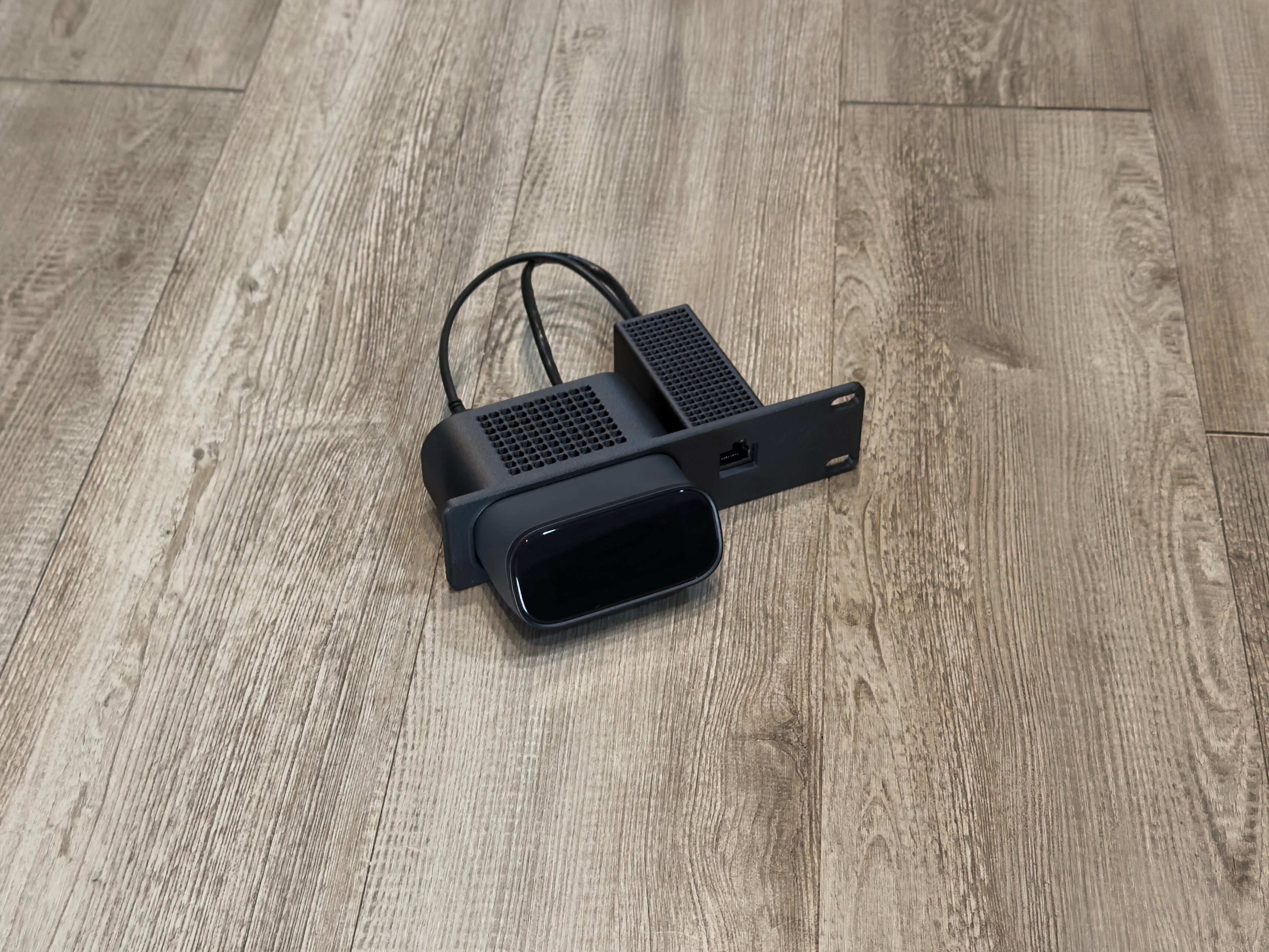 GLiNet Comet Pro Carbon Fiber Infused 1U Rack Mount with PoE Splitter (GL-RM10)