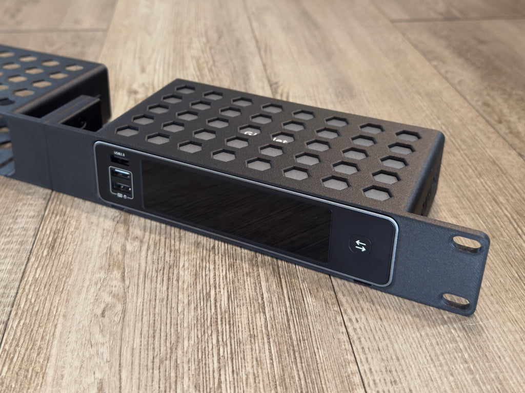 GL.iNET Comet X Dual 1U Rack Mount Carbon Fiber (gl-rm4pe)
