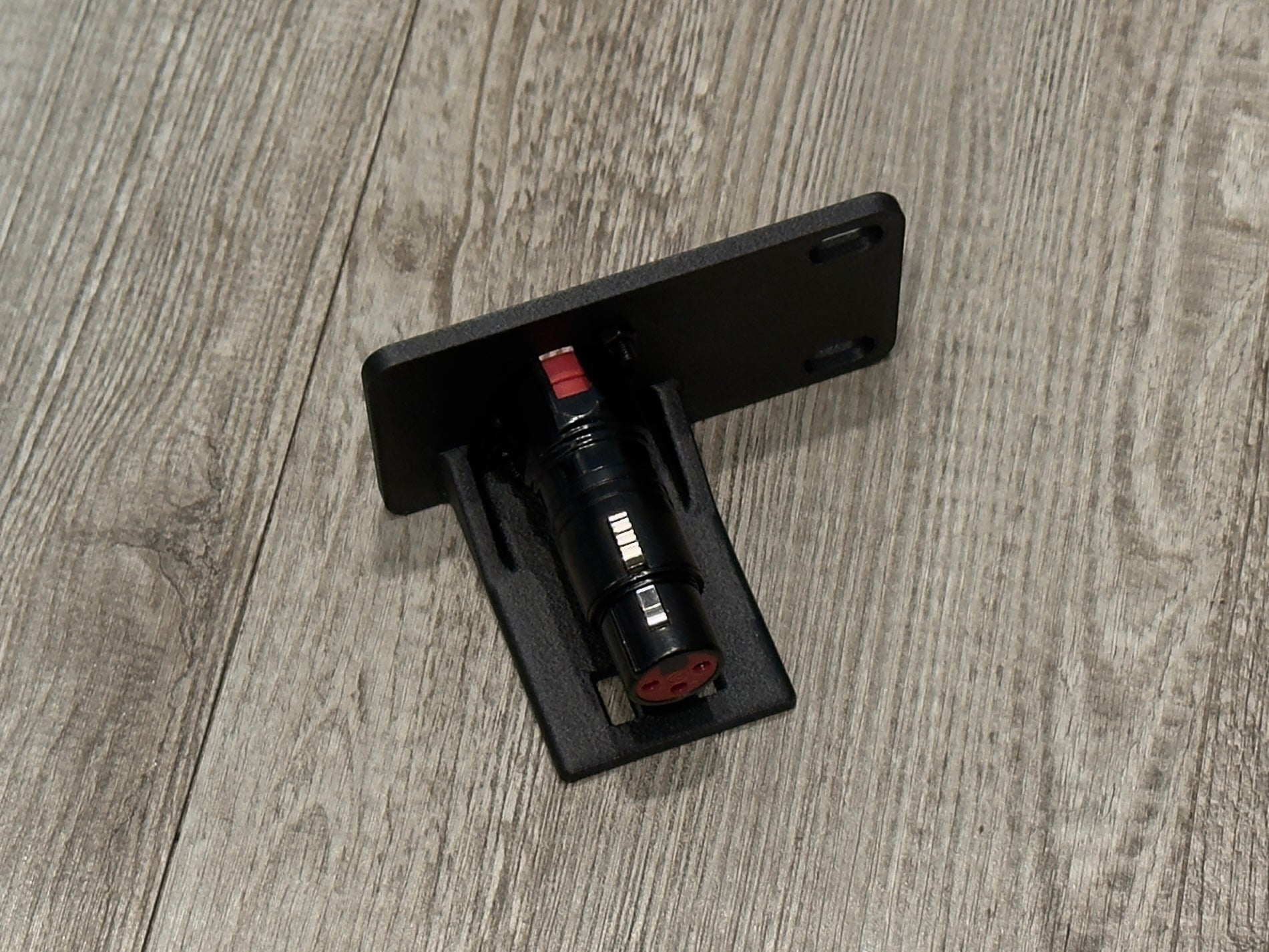 D-Type 1U Rack Mount 1 D-Series Connector with Cable Support