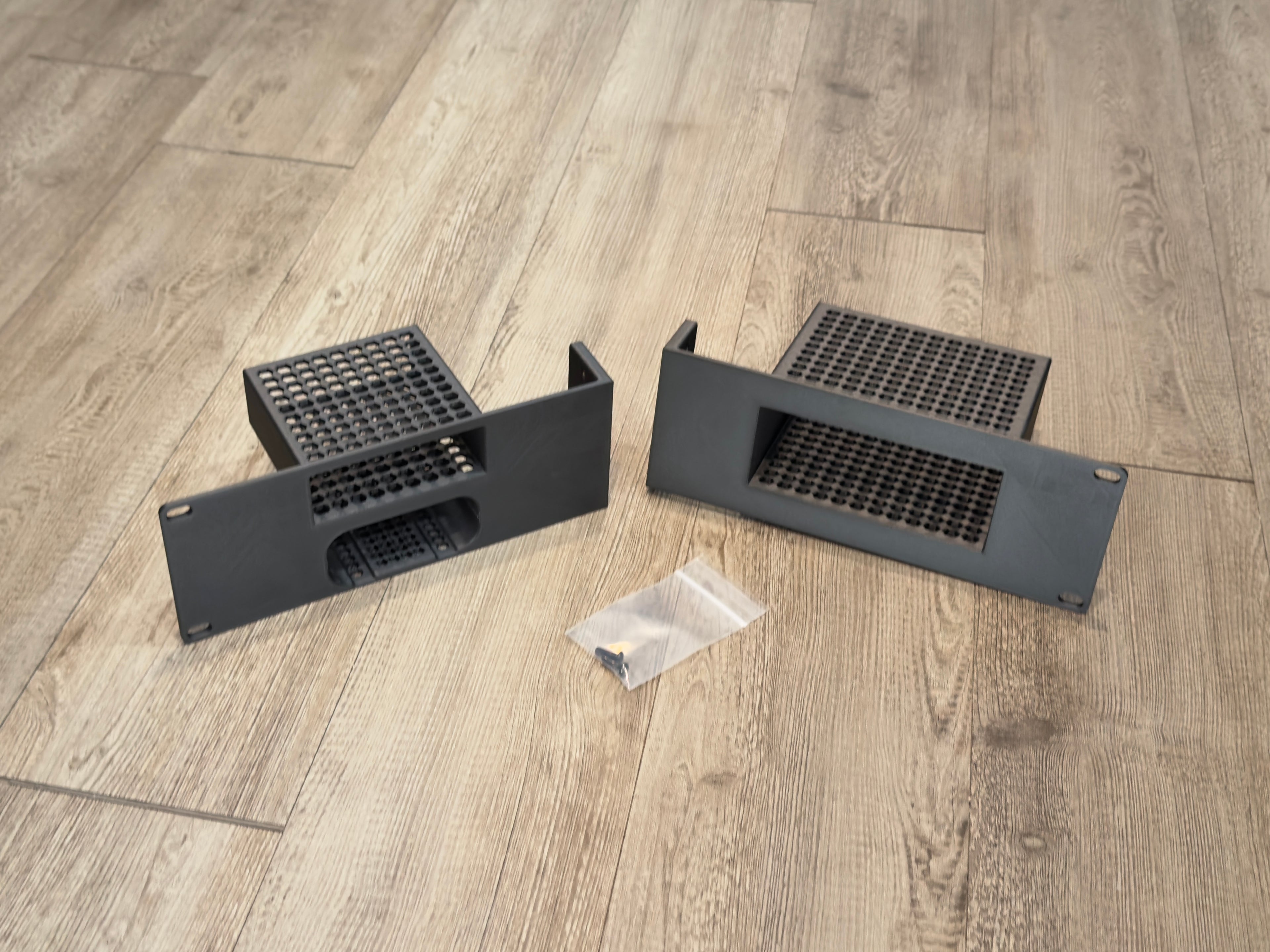 Apple M4 Mac Mini, Apple TV 4K & Comet Pro Carbon Fiber 2U Rack Mount