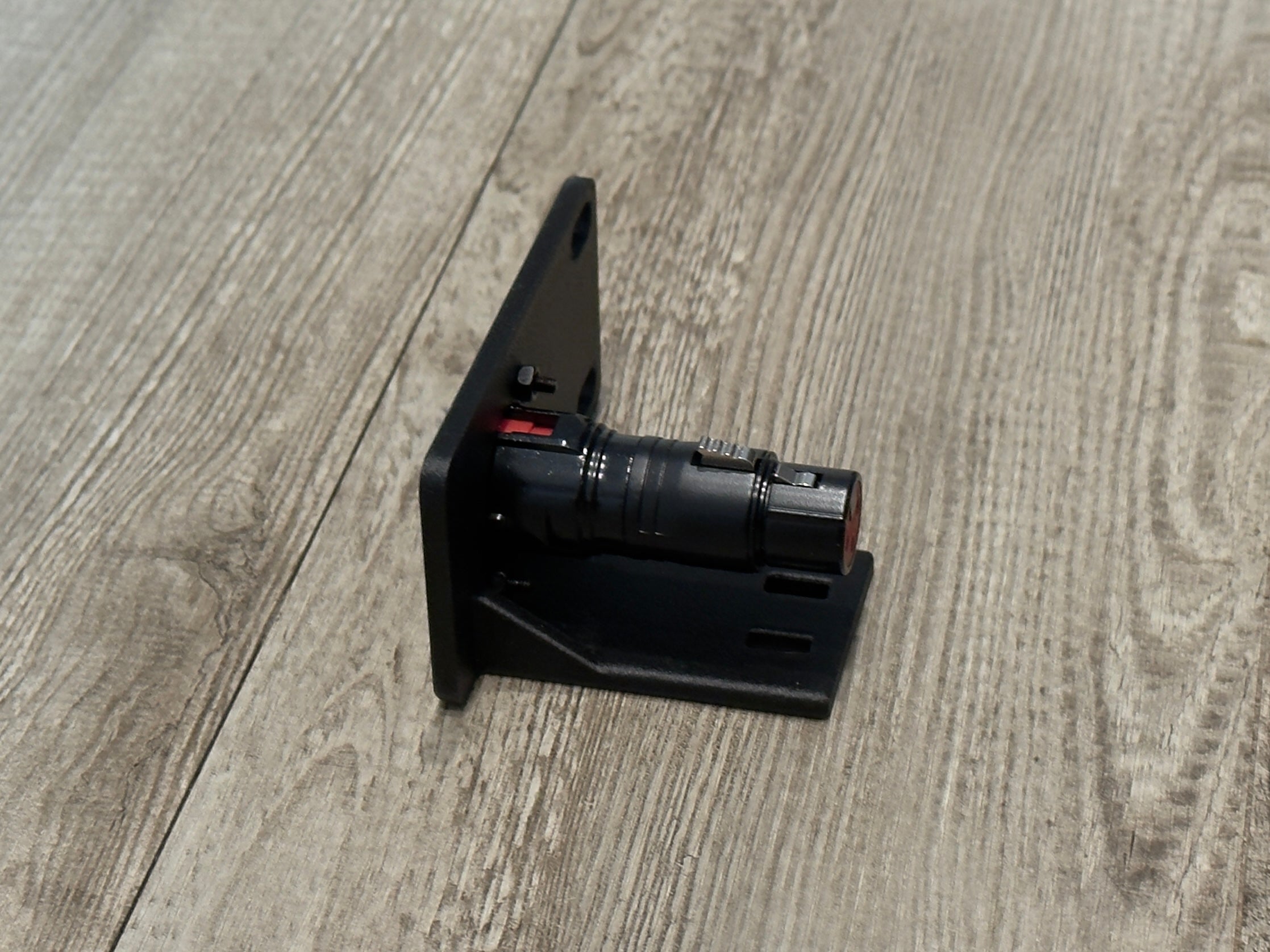 D-Type 1U Rack Mount 1 D-Series Connector with Cable Support