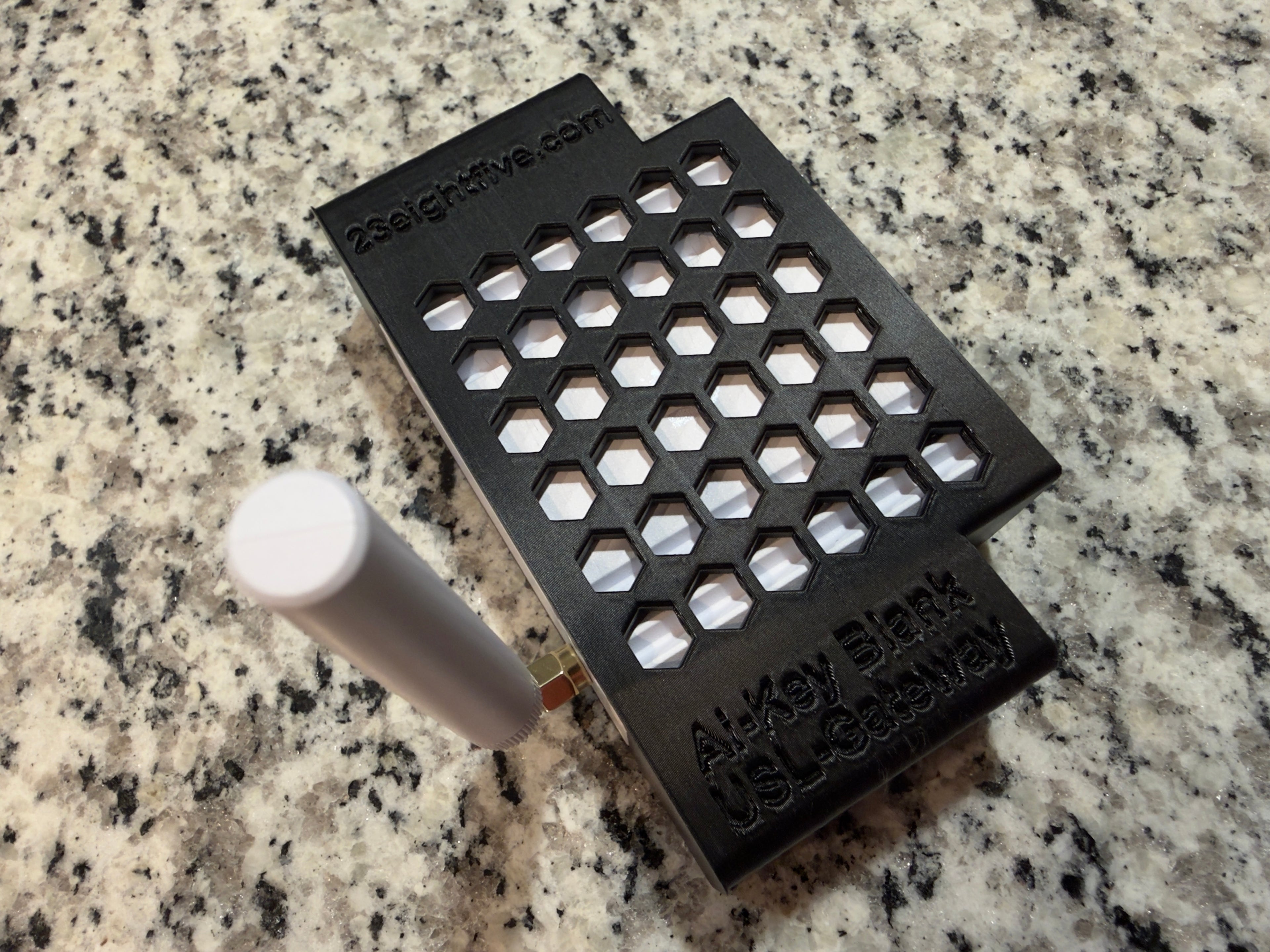 Ubiquiti Unifi SuperLink Ai-Key Insert with 90-degree SMA Adapter (USL-Gateway)