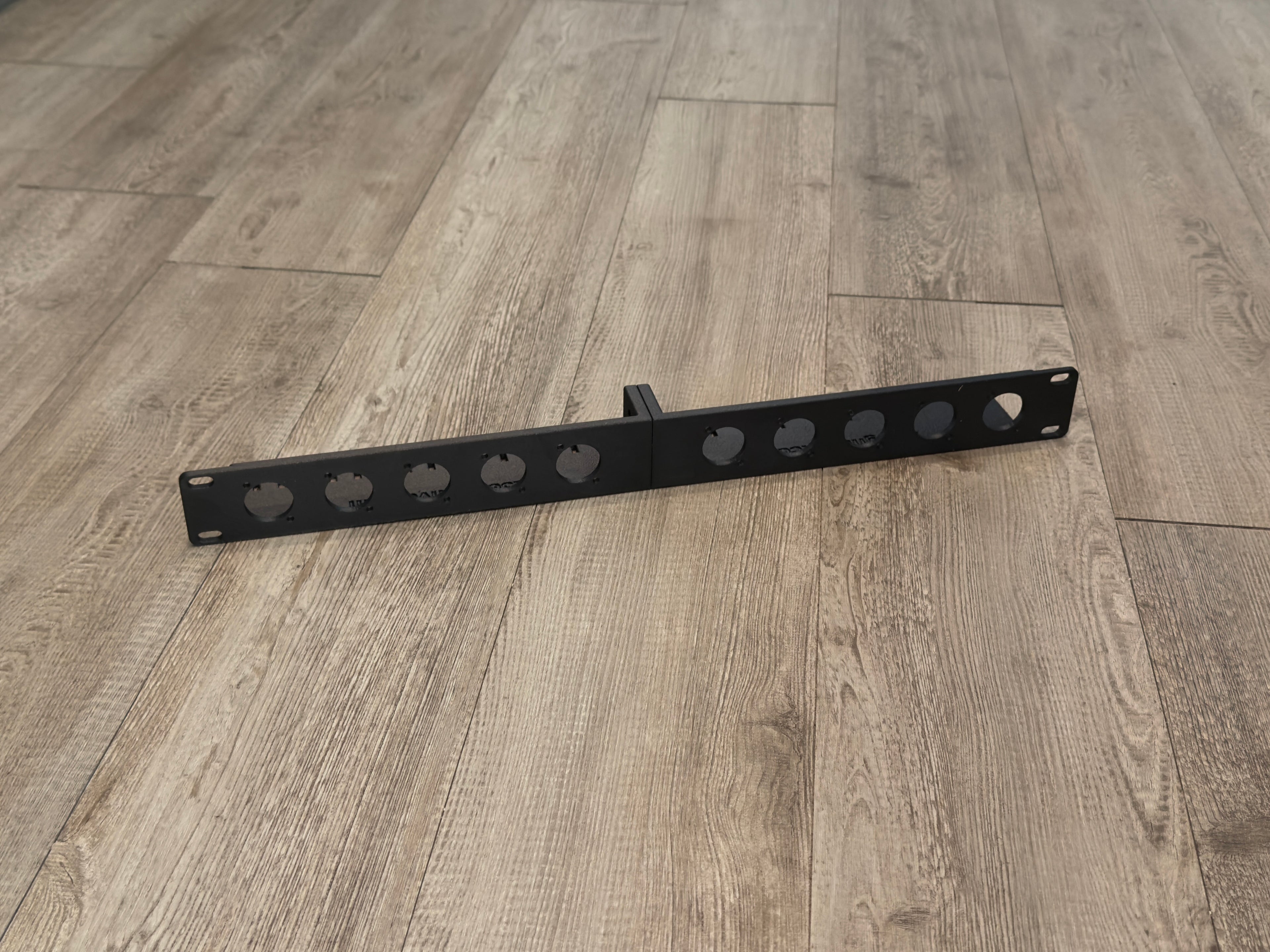 D-Type 1U Rack Mount 10 x D-Series Connectors with Cable Support