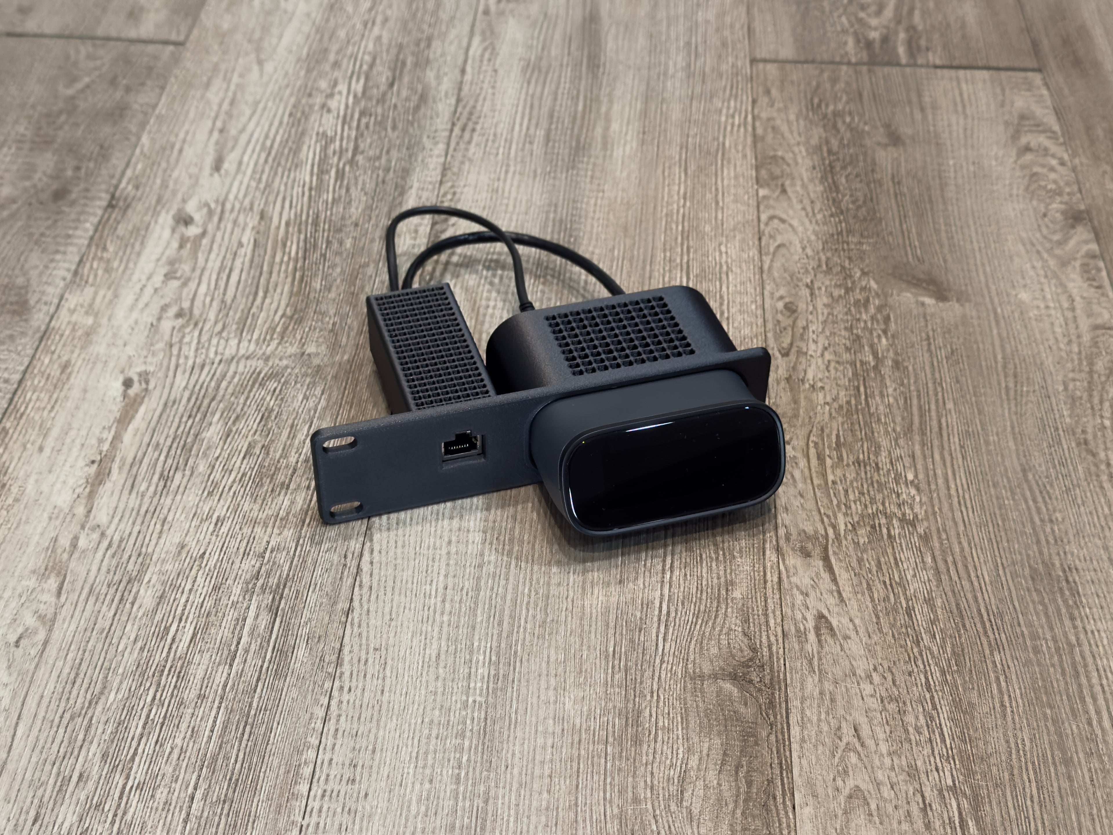 GLiNet Comet Pro Carbon Fiber Infused 1U Rack Mount with PoE Splitter (GL-RM10)