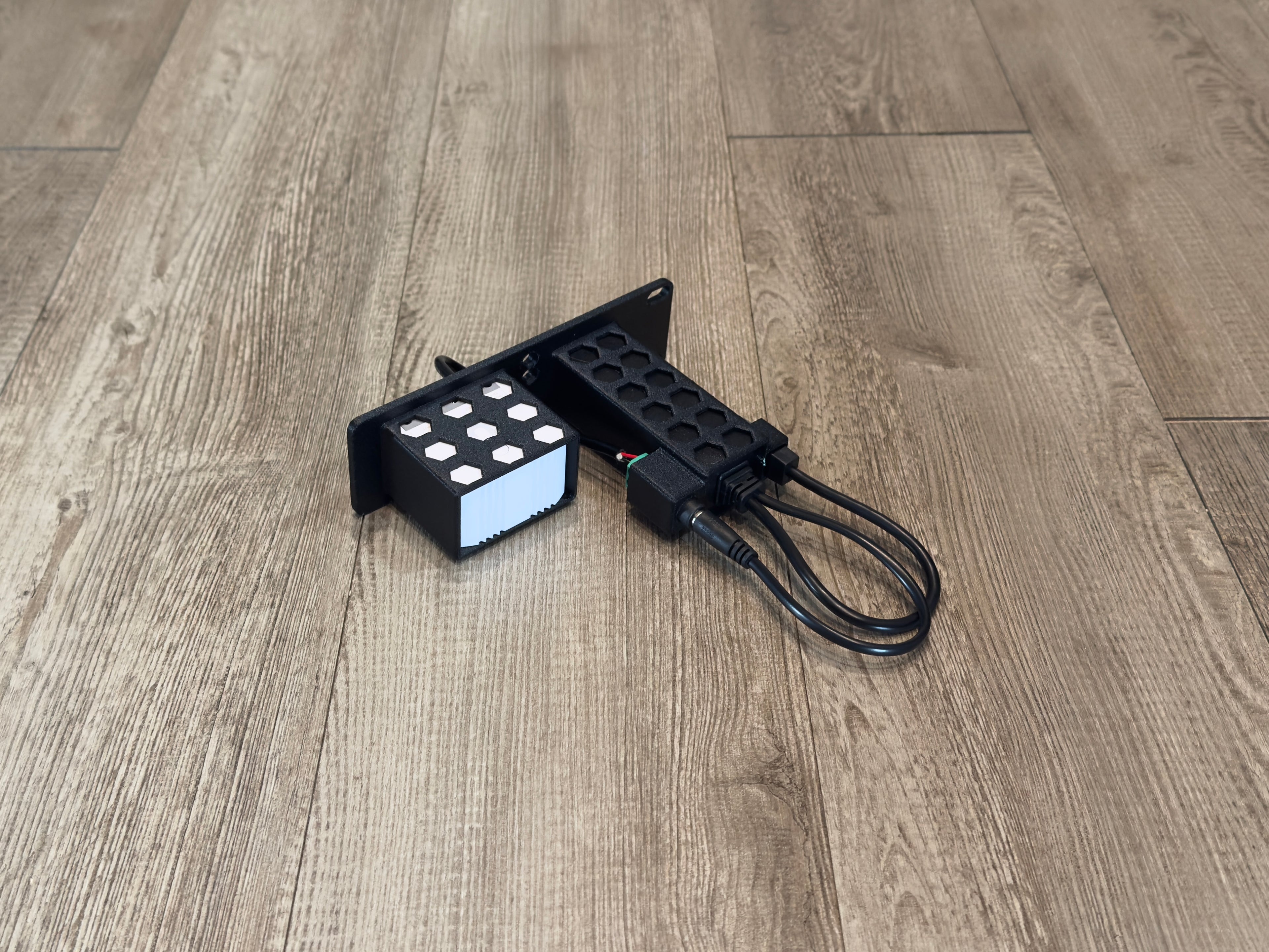 Ubiquiti Relay 1U Rack Mount PoE Injector Carbon Fiber USL Relay