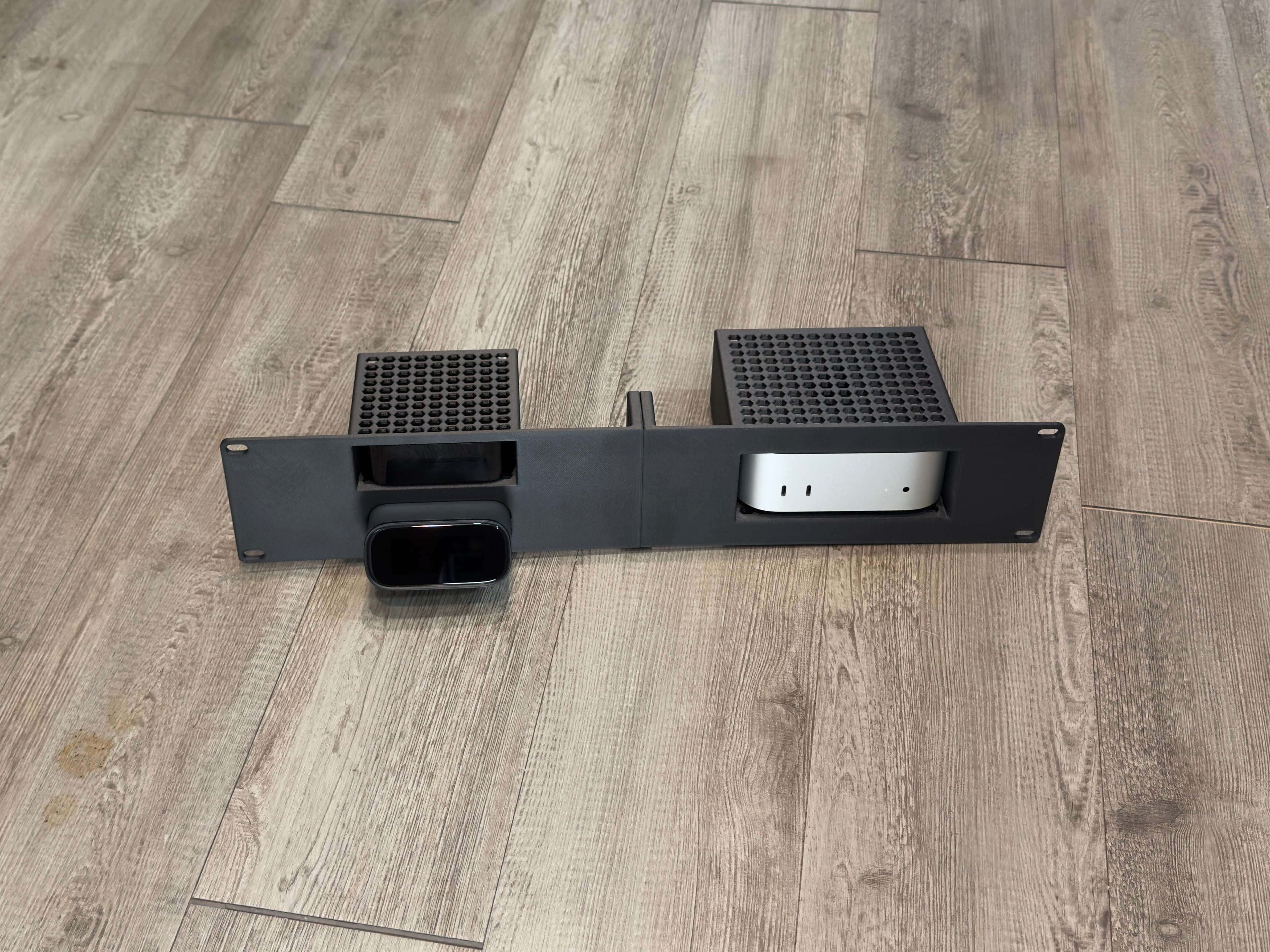 Apple M4 Mac Mini, Apple TV 4K & Comet Pro Carbon Fiber 2U Rack Mount