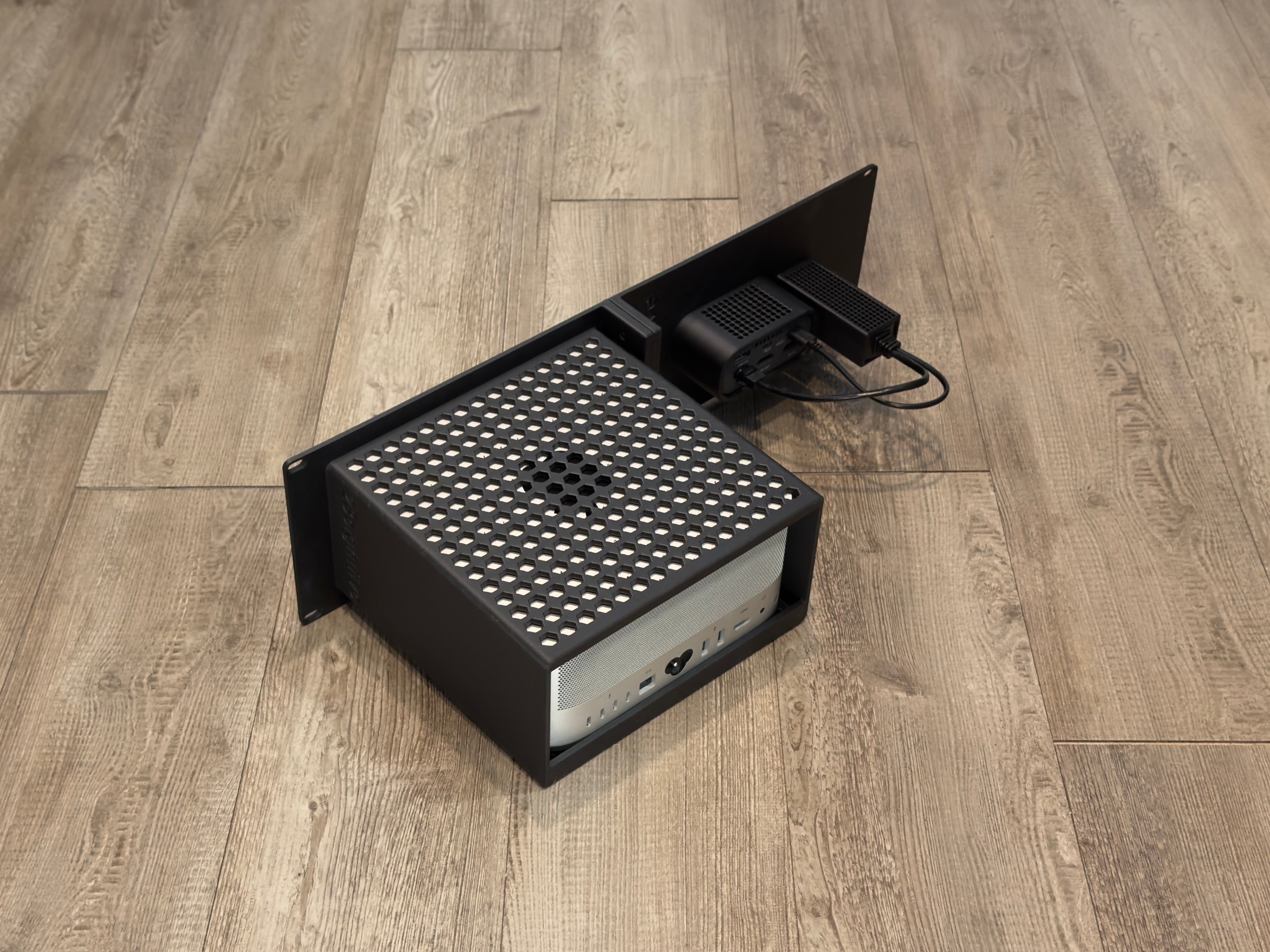 Mac Studio GL.iNet Comet Pro KVM 3U Rack Mount