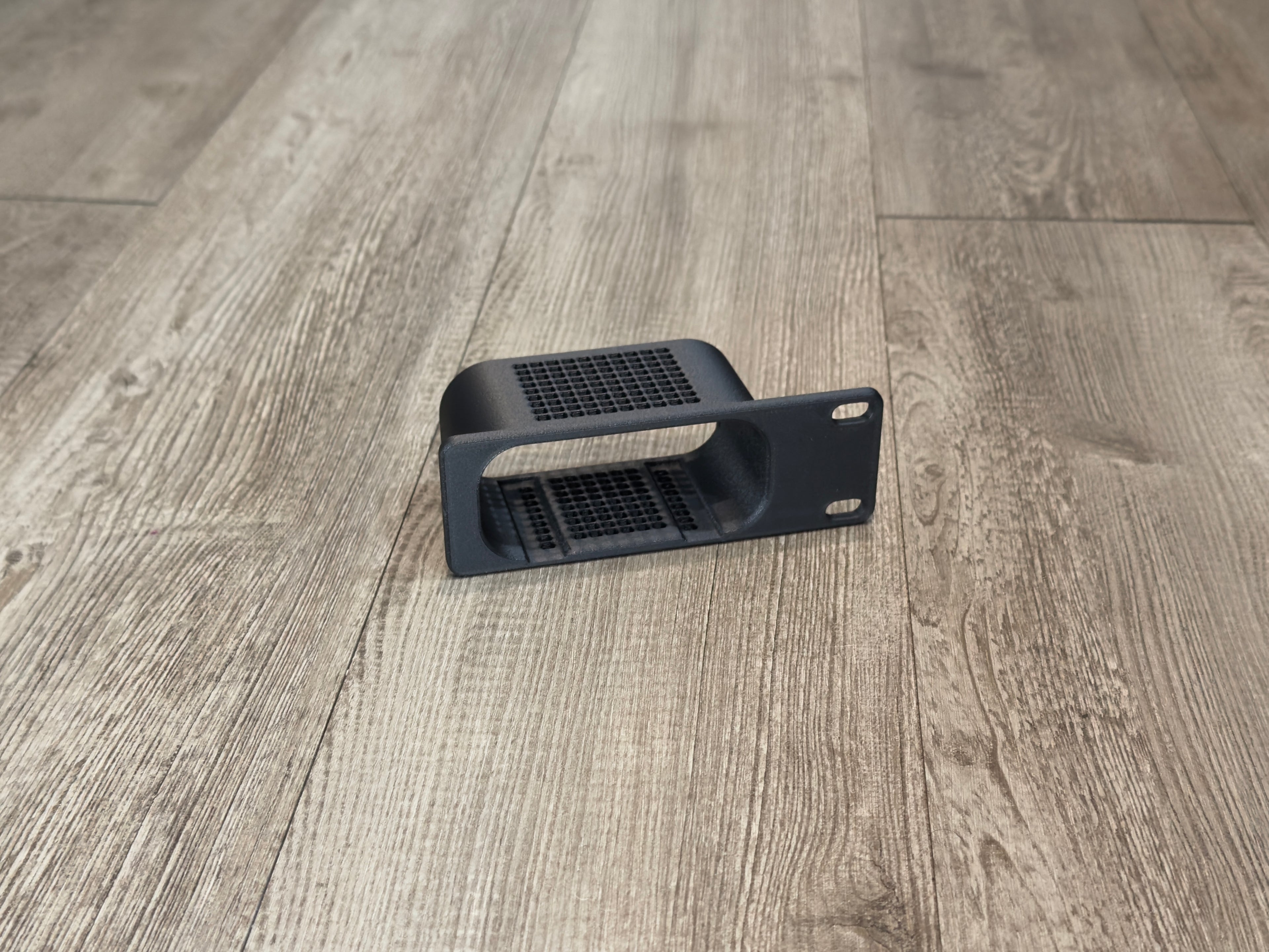 GL.iNET Comet Pro KVM Carbon Fiber Infused 1U Rack Mount (gl-rm10)