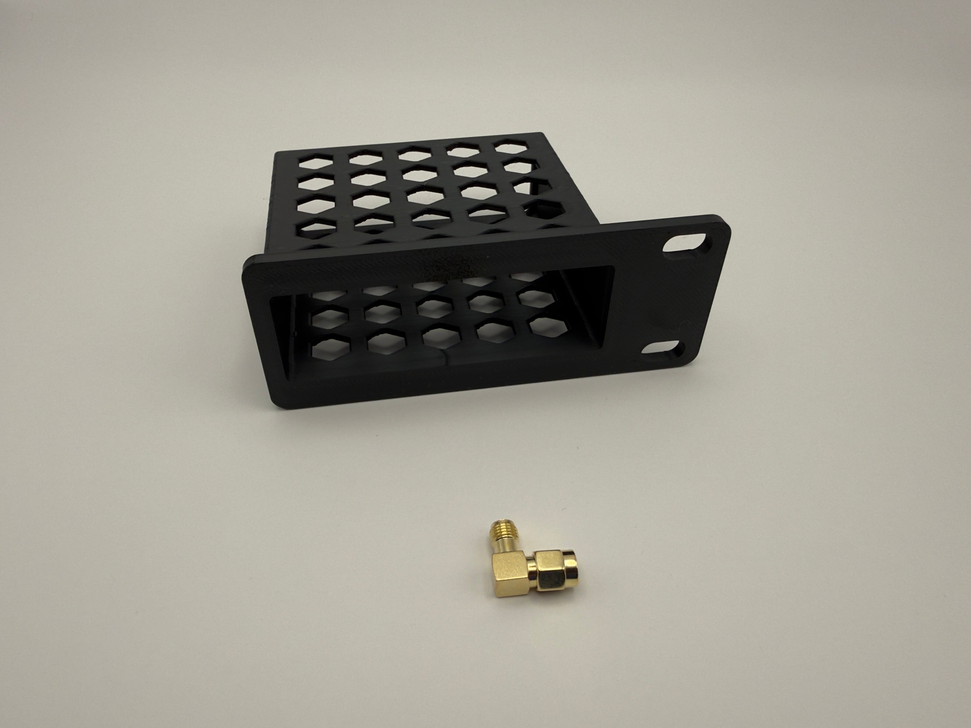 Ubiquiti UniFi SuperLink 1U Rack Mount with 90 degree SMA Adapter UP-SuperLink