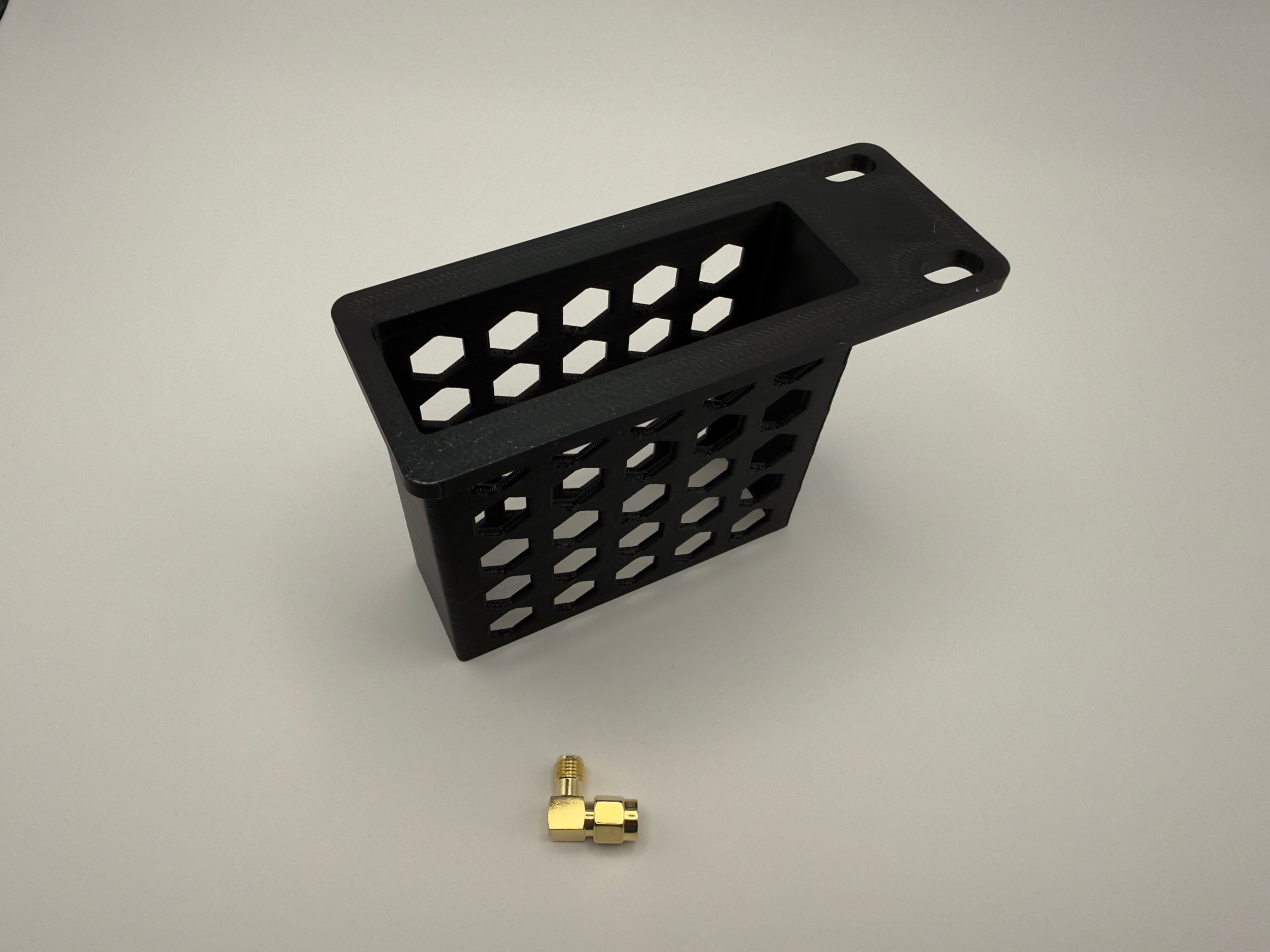 Ubiquiti UniFi SuperLink 1U Rack Mount with 90 degree SMA Adapter UP-SuperLink