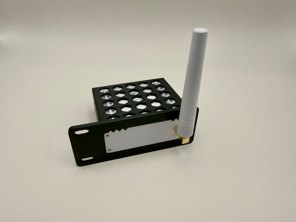 Ubiquiti UniFi SuperLink 1U Rack Mount with 90 degree SMA Adapter UP-SuperLink