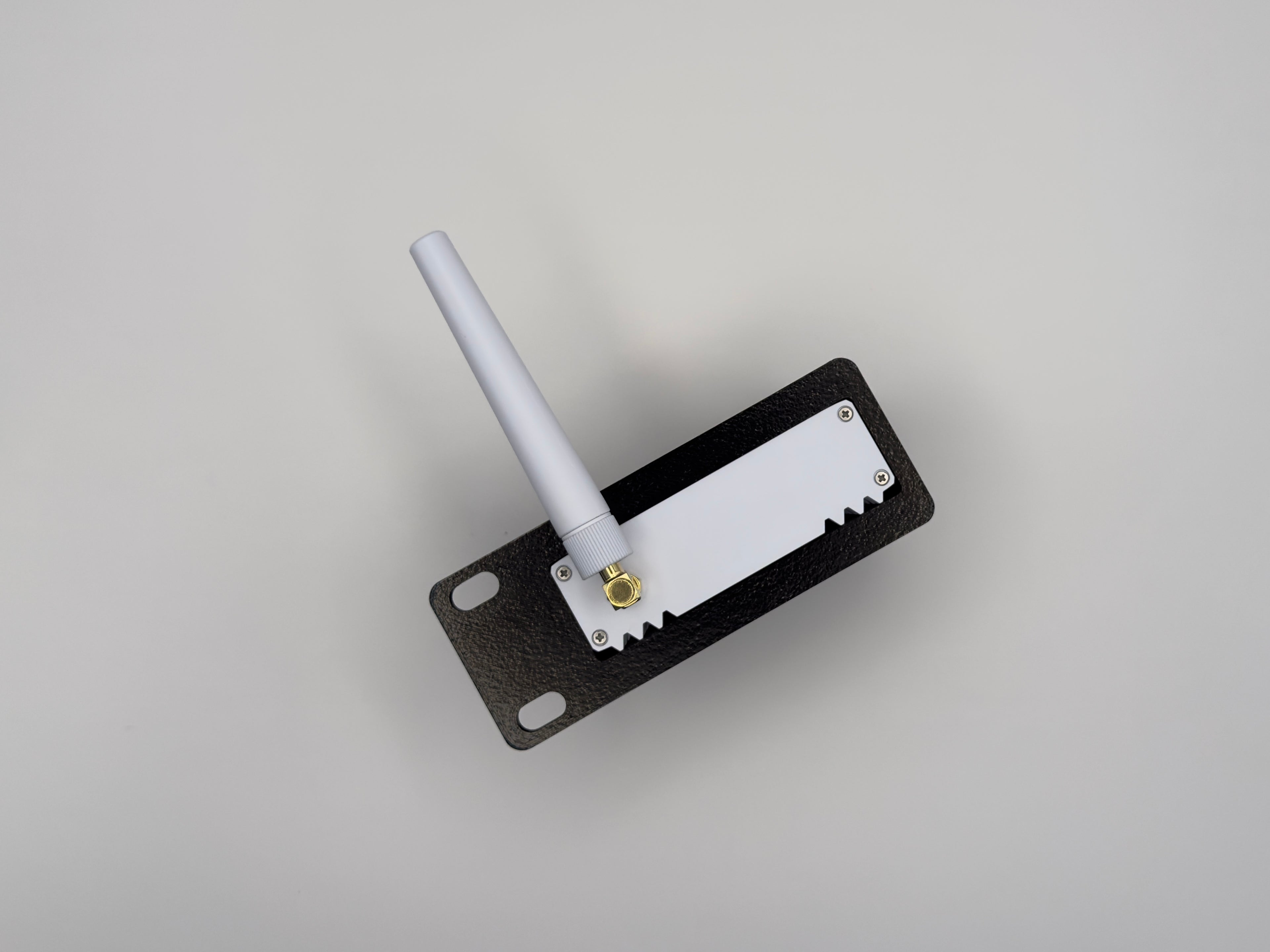 Ubiquiti UniFi SuperLink 1U Rack Mount with 90 degree SMA Adapter UP-SuperLink