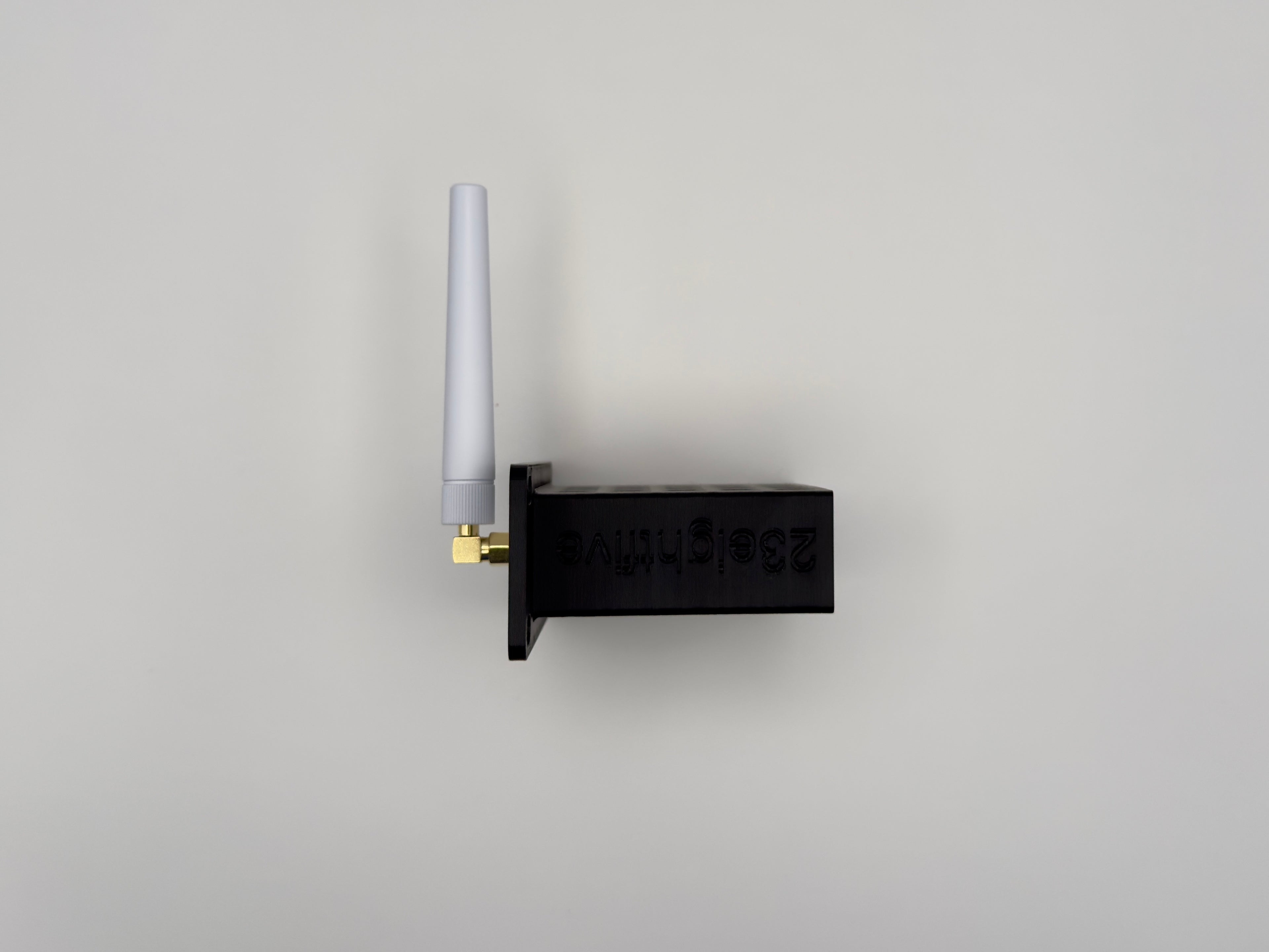 Ubiquiti UniFi SuperLink 1U Rack Mount with 90 degree SMA Adapter UP-SuperLink