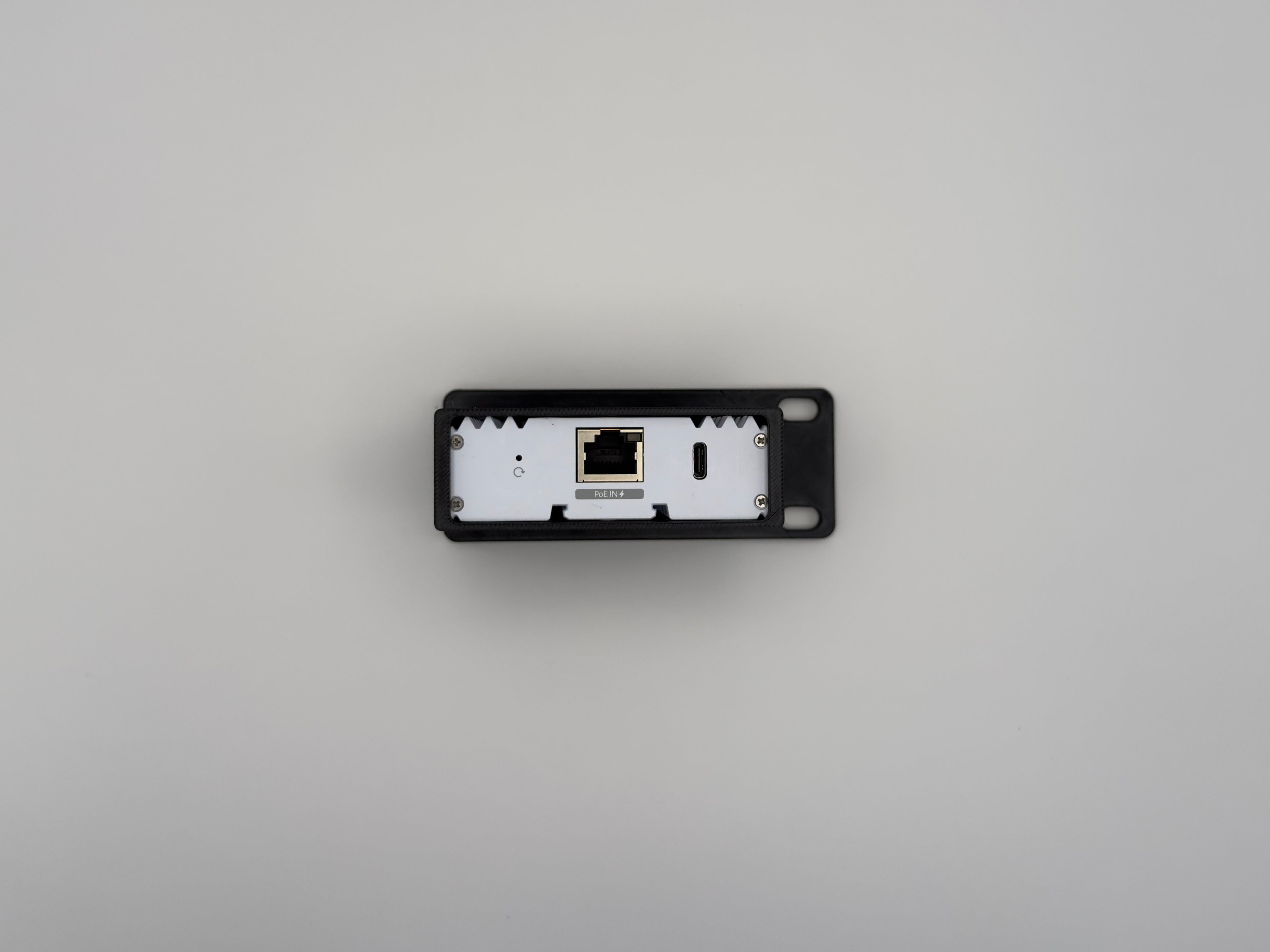 Ubiquiti UniFi SuperLink 1U Rack Mount with 90 degree SMA Adapter UP-SuperLink