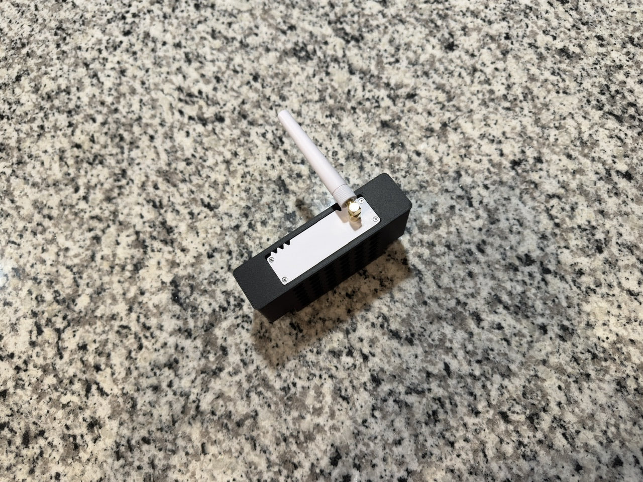 Ubiquiti Unifi SuperLink Ai-Key Insert with 90-degree SMA Adapter (USL-Gateway)