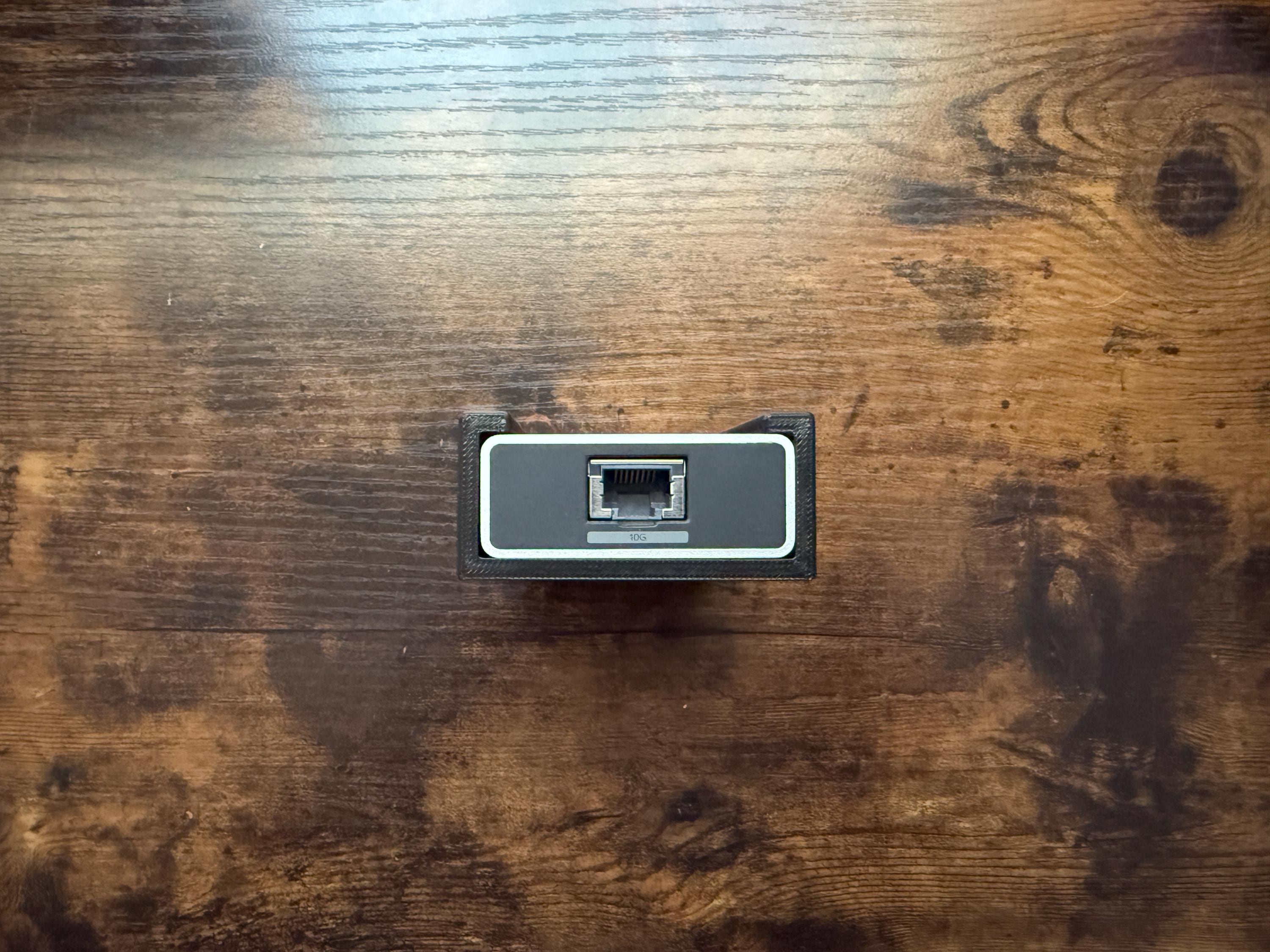 Ubiquiti 10GE Network Adapter Mounting Bracket (uacc-adapter-RJ45-usbc-10ge)